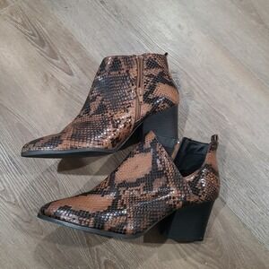 Qupid Nava Booties in Brown / Black Snake, Women's Boots‎ Size 8